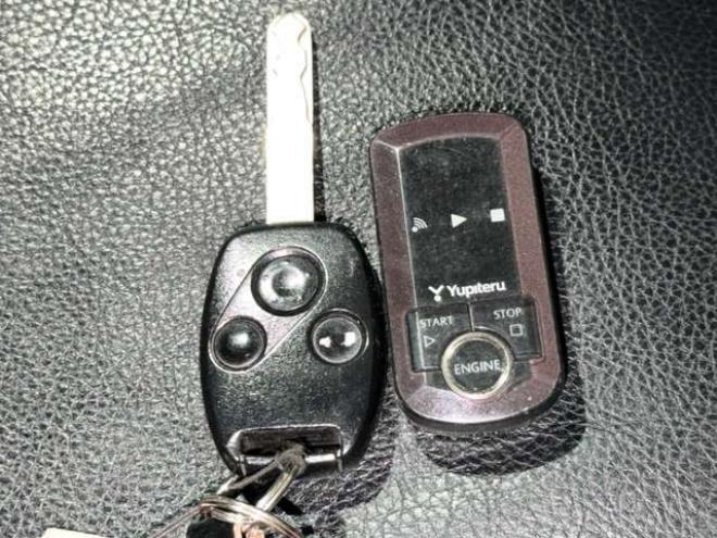 フリード1.5 G エアロ 4WD　防錆塗装4WDキーレスCDエンスタETC夏冬タイヤ 1500