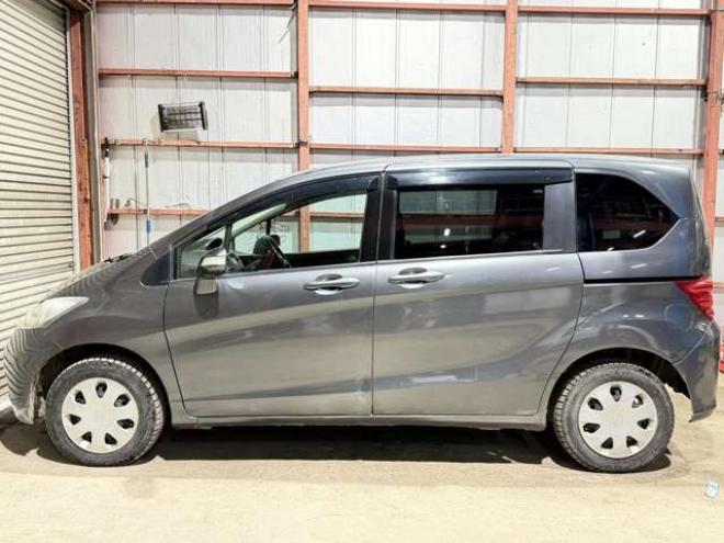 フリード1.5 G エアロ 4WD　防錆塗装4WDキーレスCDエンスタETC夏冬タイヤ 1500