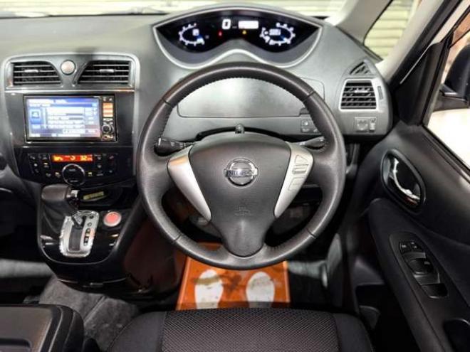 セレナ2.0 ハイウェイスター 4WD　防錆塗装4WDTVナビBカメ後席モニタETCドラレコ 2000