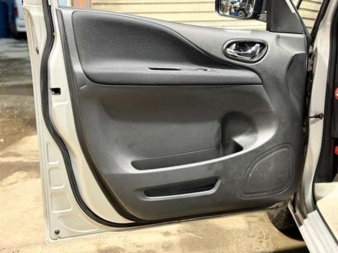 セレナ2.0 20S アンシャンテ 送迎タイプ オートステップ仕様 4WD　防錆塗装4WDスマキーCD 2000