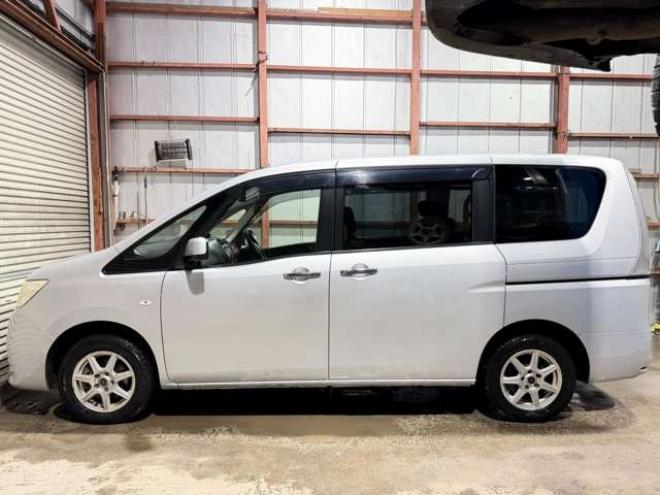 セレナ2.0 20S アンシャンテ 送迎タイプ オートステップ仕様 4WD　防錆塗装4WDスマキーCD 2000