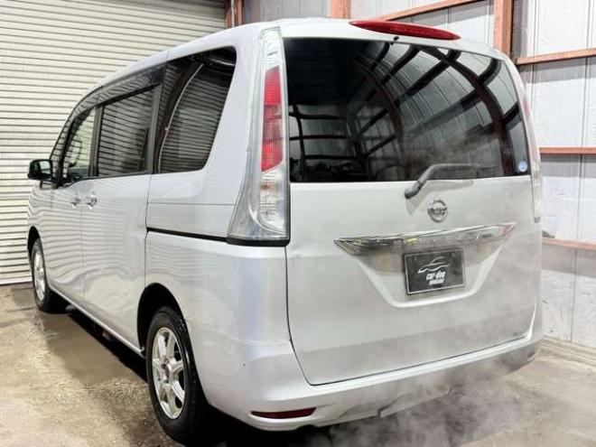 セレナ2.0 20S アンシャンテ 送迎タイプ オートステップ仕様 4WD　防錆塗装4WDスマキーCD 2000