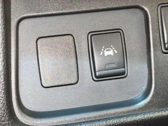 セレナ2.0 ハイウェイスター 4WD　防錆塗装4WDTVナビ 2000