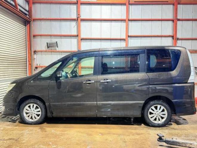 セレナ2.0 ハイウェイスター 4WD　防錆塗装4WDTVナビ 2000