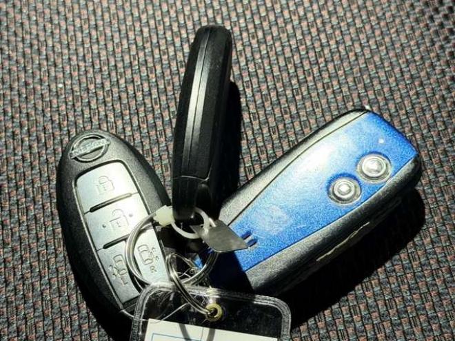 セレナ2.0 ハイウェイスター 4WD　防錆塗装4WDTVナビBカメエンスタ夏冬タイヤ 2000