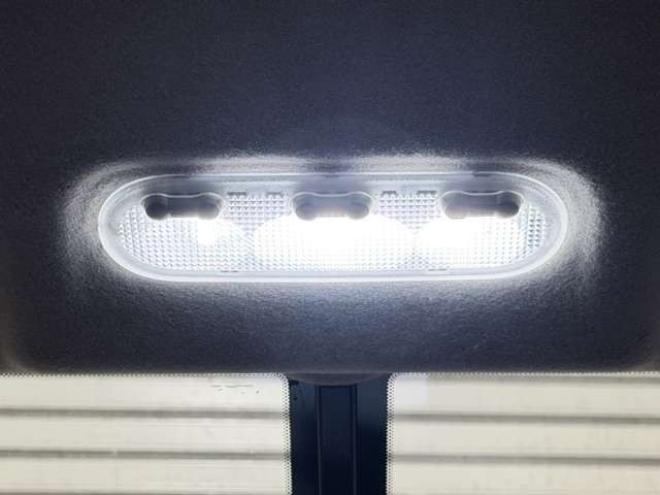 セレナ2.0 ハイウェイスター 4WD　防錆塗装4WDTVナビBカメ 2000