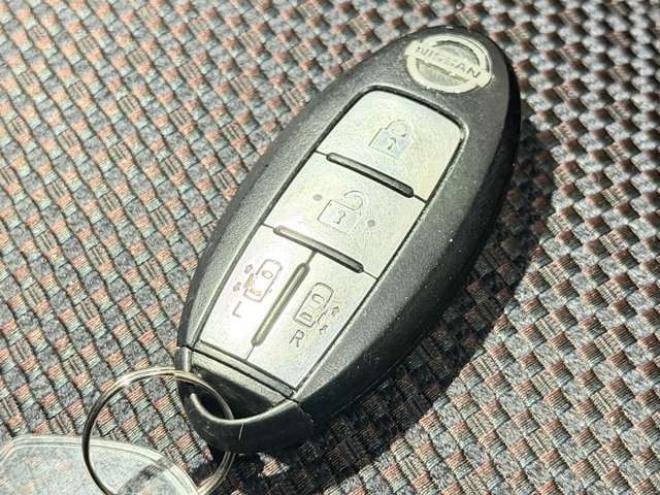 セレナ2.0 ハイウェイスター 4WD　防錆塗装4WDTVナビBカメ 2000