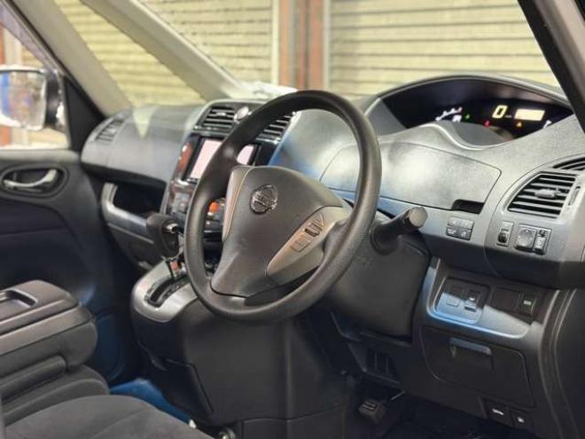 セレナ2.0 20X 4WD　防錆塗装4WDラジオナビETC 2000