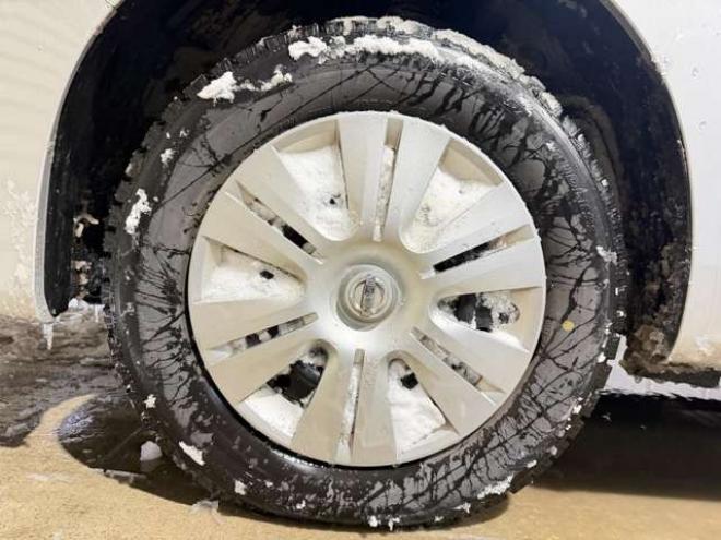 セレナ2.0 20S 4WD　防錆塗装4WDキーレスCDETC夏冬タイヤ 2000