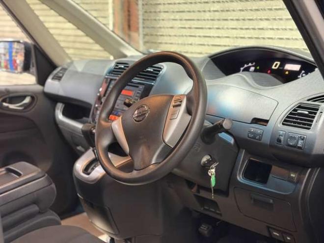 セレナ2.0 20S 4WD　防錆塗装4WDキーレスCDETC夏冬タイヤ 2000