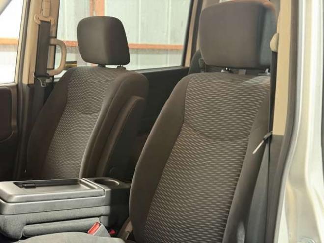 セレナ2.0 20S 4WD　防錆塗装4WDキーレスCDETC夏冬タイヤ 2000