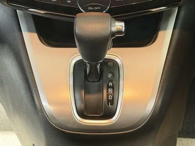 セレナ2.0 20S 4WD　防錆塗装4WDキーレスCDETC夏冬タイヤ 2000