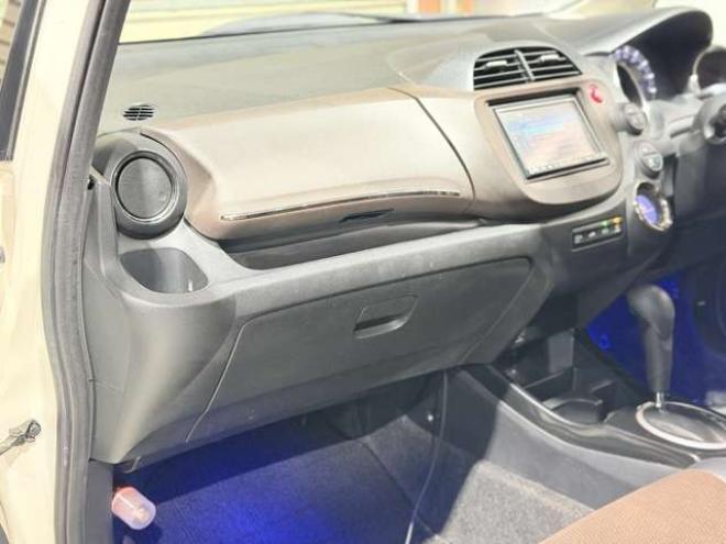 フィットシャトル1.5 15X 4WD　防錆塗装4WDTVナビBカメETC 1500