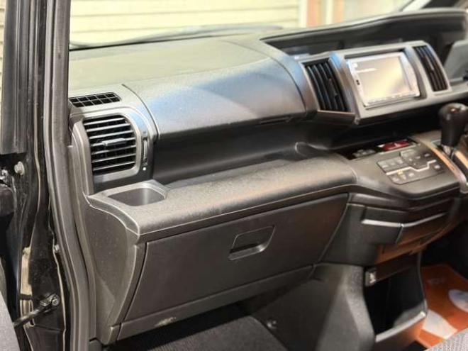 ステップワゴン2.0 スパーダ S 4WD　防錆塗装4WDTVナビBカメETC後席モニタ 2000