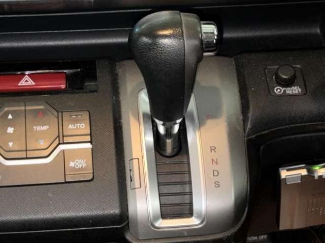 ステップワゴン2.0 スパーダ S 4WD　防錆塗装4WDTVナビBカメETC後席モニタ 2000