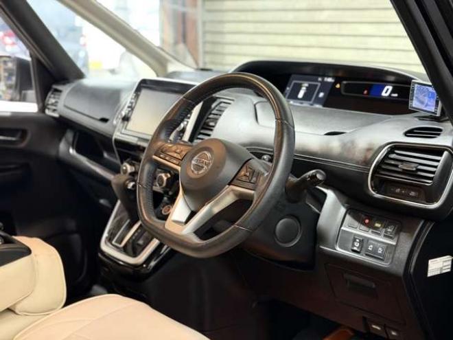 セレナ2.0 ハイウェイスター プロパイロット エディション 4WD　ユーザー買取車防錆塗装4WDドラレコTVナビBカメETC後席モニタエンスタ 2000