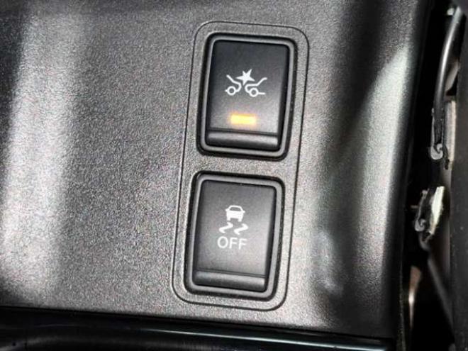 セレナ2.0 ハイウェイスター プロパイロット エディション 4WD　ユーザー買取車防錆塗装4WDドラレコTVナビBカメETC後席モニタエンスタ 2000