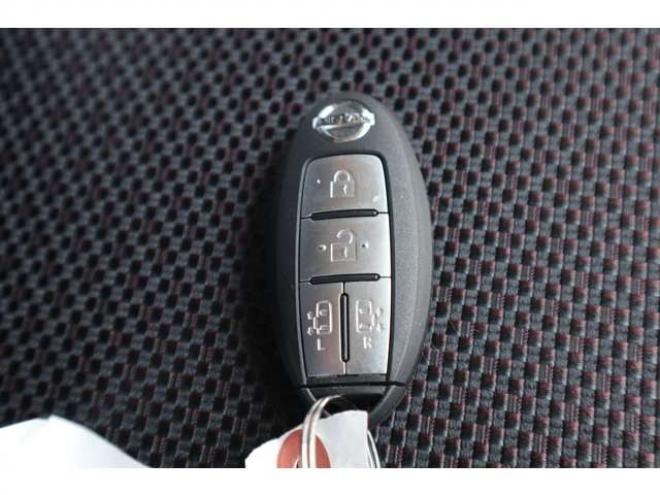 セレナ2.0 ハイウェイスター 4WD　両側パワースライドドア・バックカメラ・スマートキー 2000