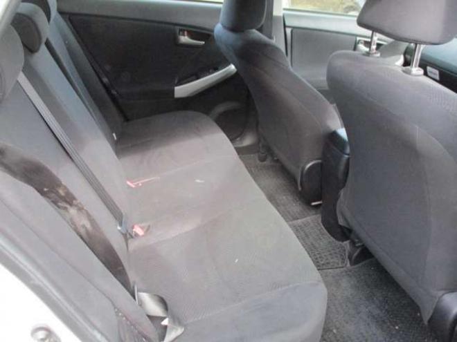 プリウス1.8 L　ナビ・バックカメラ・スマートキー 2WD 1800