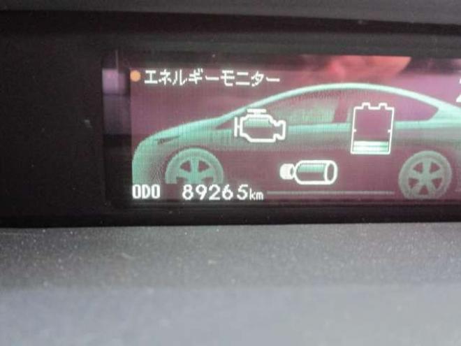 プリウス1.8 L　ナビ・バックカメラ・スマートキー 2WD 1800