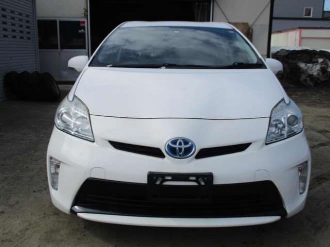 プリウス1.8 L　ナビ・バックカメラ・スマートキー 2WD 1800