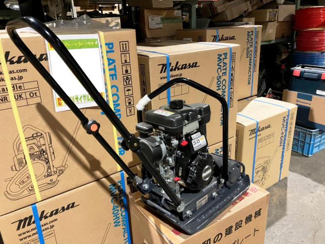 その他明和　新品　KP50　プレートコンパクター