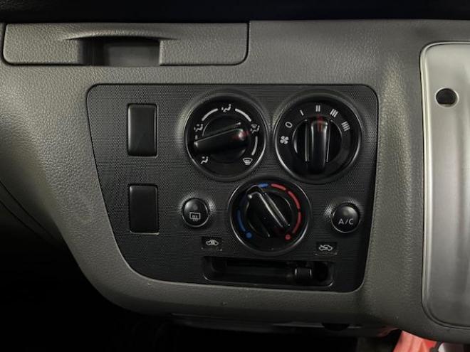 キャラバンＮＶ３５０　ディーゼルターボ　スタッドレスタイヤ付　カロッツェリアナビ　地デジ　バックカメラ 4WD 2500 4Dr