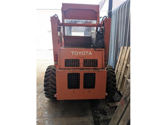 スキッドステアローダトヨタ　ジョブサン　SGK6　ガソリン　2.000H