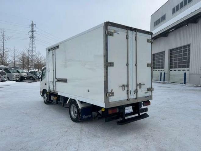 デュトロ冷凍バン　TKG-XZU695M 東プレ　 4WD 4000