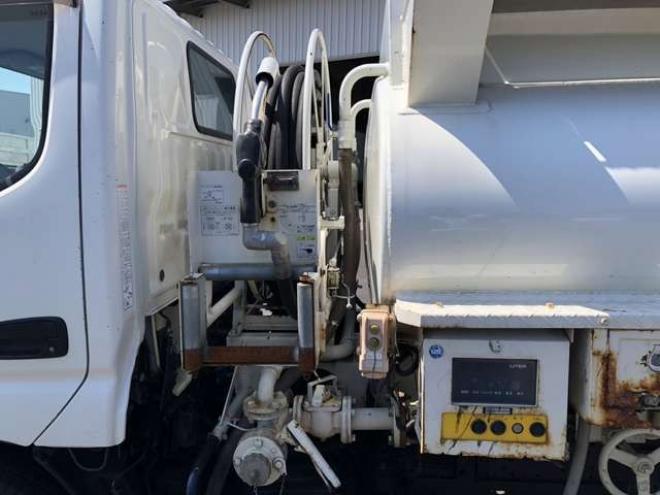 デュトロタンクローリー　SKG-XZU675M 極東開発工業　 4WD 4000