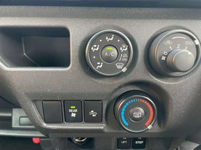 ハイエースバン2.8 ウェルキャブ Bタイプ ロング ディーゼルターボ 4WD　4WD　トヨタセーフティセンス付　オートステップ　リヤヒーター　リヤクーラー 福祉車両 2800