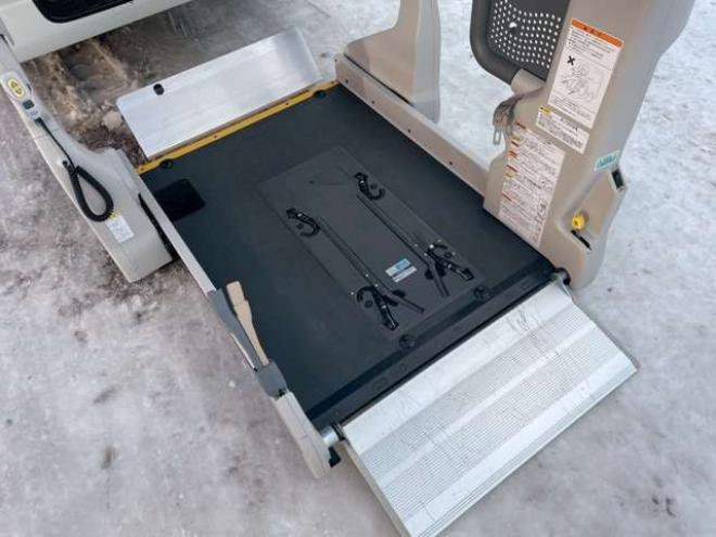 ハイエースバン2.8 ウェルキャブ Bタイプ ロング ディーゼルターボ 4WD　4WD　トヨタセーフティセンス付　オートステップ　リヤヒーター　リヤクーラー 福祉車両 2800