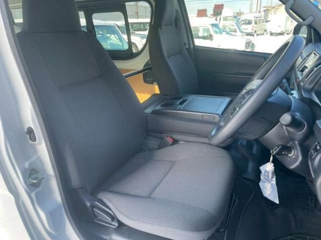 ハイエースバン2.8 DX ロング ディーゼルターボ 4WD　4WD　寒冷地仕様　9人　4ドア　トヨタセーフティセンス付　リヤヒーター付　夏・冬タイヤ有り 2800