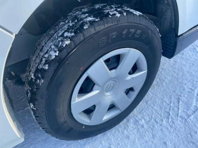 ハイエースバン2.8 DX ロング ディーゼルターボ 4WD　4WD　寒冷地仕様　9人　4ドア　トヨタセーフティセンス付　リヤヒーター付　夏・冬タイヤ有り 2800