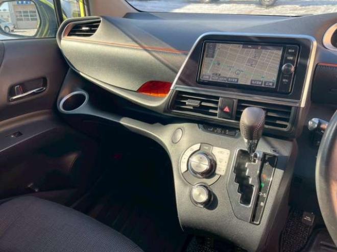 シエンタ1.5 G 4WD　4WD　純正ナビ　夏冬タイヤ 1500