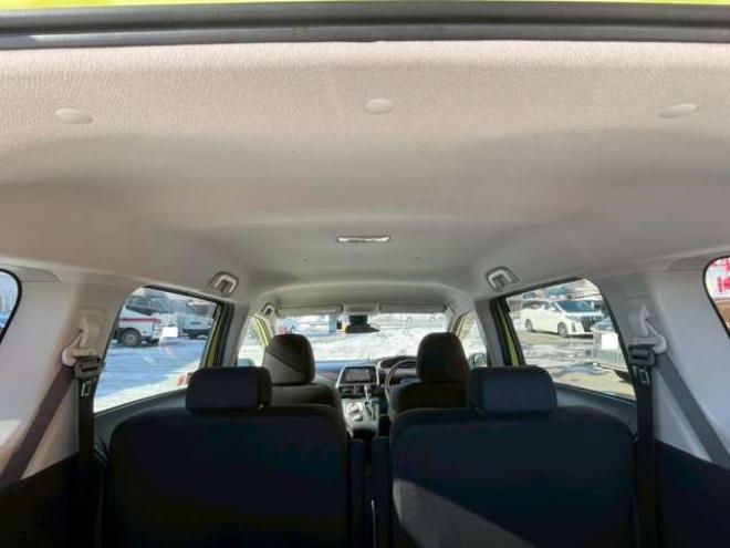 シエンタ1.5 G 4WD　4WD　純正ナビ　夏冬タイヤ 1500