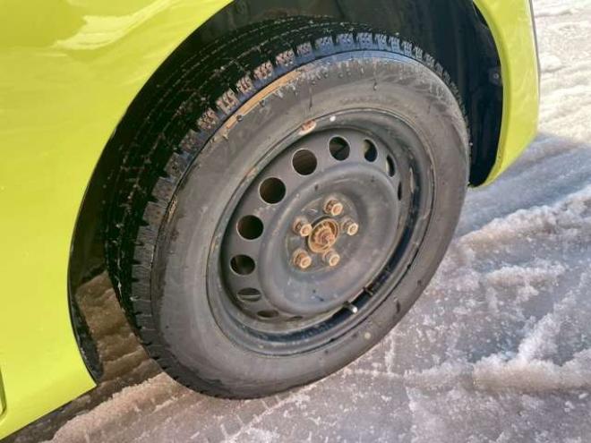 シエンタ1.5 G 4WD　4WD　純正ナビ　夏冬タイヤ 1500