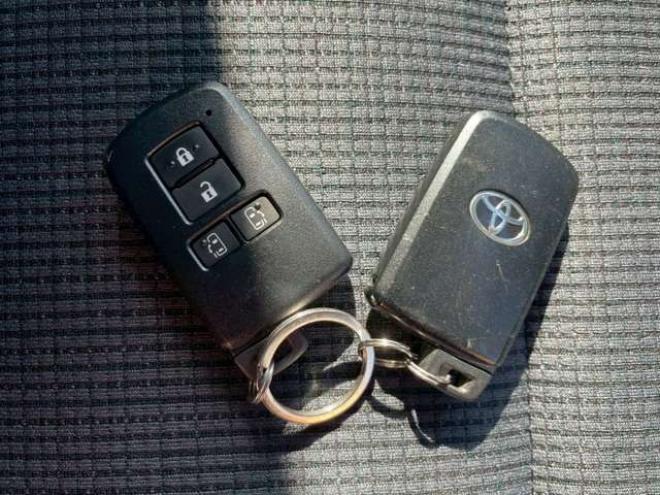 シエンタ1.5 G 4WD　4WD　純正ナビ　夏冬タイヤ 1500