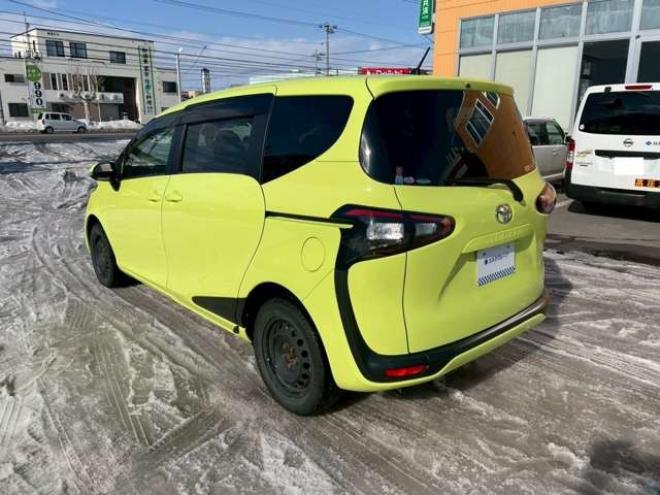 シエンタ1.5 G 4WD　4WD　純正ナビ　夏冬タイヤ 1500