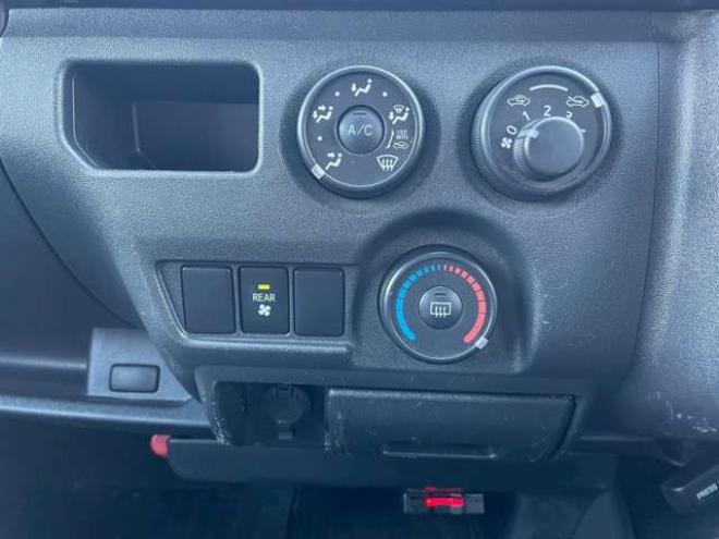 ハイエースバン2.8 DX ロング ディーゼルターボ 4WD　4WD　9人乗り　社外ナビ 2800