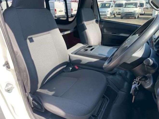 ハイエースバン2.8 DX ロング ディーゼルターボ 4WD　4WD　9人乗り　社外ナビ 2800