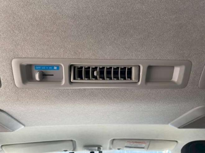 ハイエースバン2.8 DX ロング ディーゼルターボ 4WD　4WD　9人乗り　社外ナビ 2800