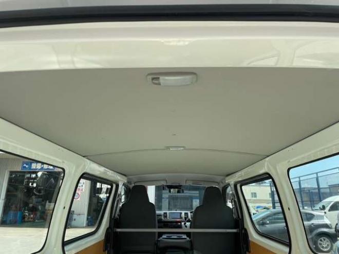 ハイエースバン2.8 リフト付バン ロング ディーゼルターボ 4WD　4WD　5ドア　パワーゲート付 2800