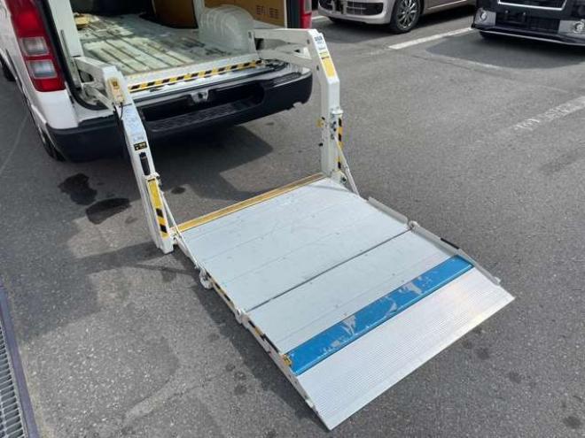 ハイエースバン2.8 リフト付バン ロング ディーゼルターボ 4WD　4WD　5ドア　パワーゲート付 2800