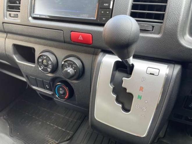 ハイエースバン2.8 リフト付バン ロング ディーゼルターボ 4WD　4WD　5ドア　パワーゲート付 2800