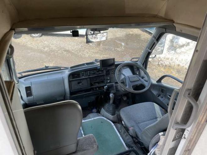 キャンターガッツ 2.8 ロング 全低床 ディーゼル 4WD　キャンピング・キッチンカーベース車両 2800