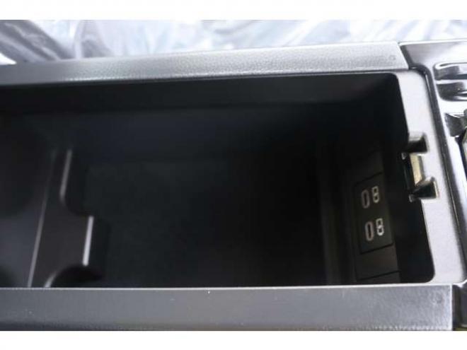 プリウス2.0 G E-Four 4WD　検R9/7　クルコン　バックカメラ　ブラインドスポットモニター　シートヒーター　Pソナーセンサー 2000