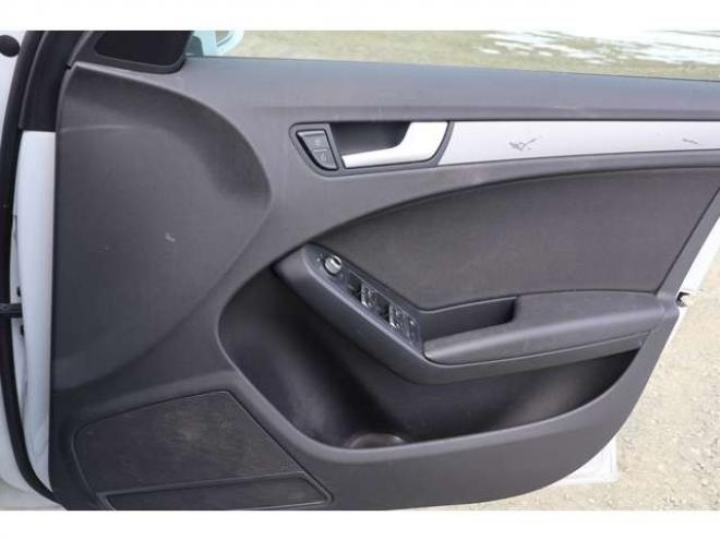 アウディA4アバント 2.0 TFSI クワトロ 4WD　検二年　後期　バックカメラ　Bluetooth 正規輸入車 2000