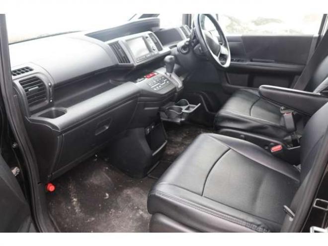 ステップワゴン2.0 スパーダ Z 4WD　検二年　バックカメラ　自社　ローンカノウ 2000