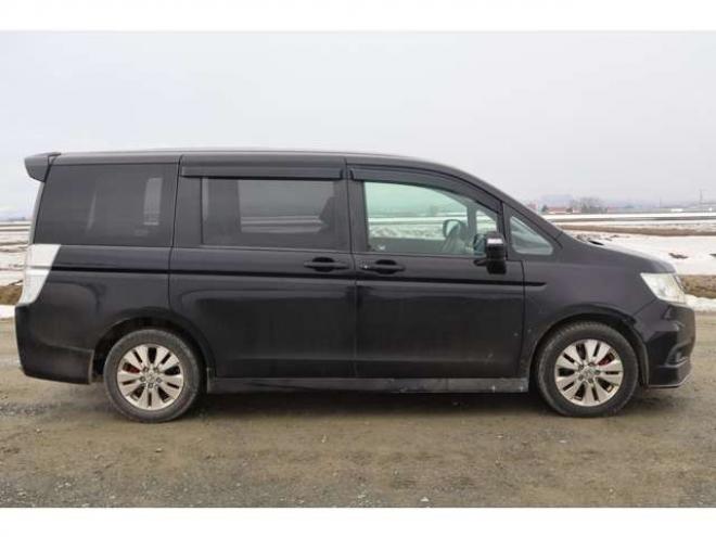 ステップワゴン2.0 スパーダ Z 4WD　検二年　バックカメラ　自社　ローンカノウ 2000